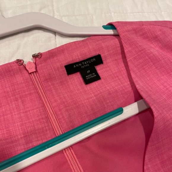 Ann Taylor Pink Knee Length Wrap Dress Size 4 Petite - Picture 3 of 5